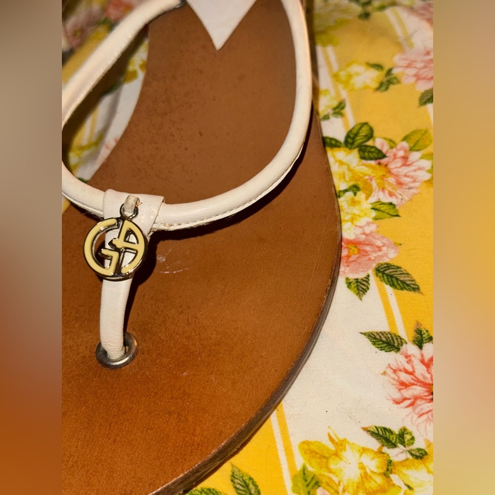 VTG Georgio Armani White and Brown Thong Sandals with Logo - Picture 5 of 10